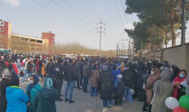 بلاتکلیفی تماشاگران خانم برای ورود به ورزشگاه امام رضا(ع)