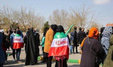 چرا زنان پشت در ورزشگاه مشهد ماندند؟