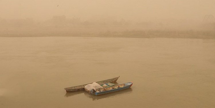 سایه سنگین گرد و غبار بر آسمان ۱۲ شهر خوزستان