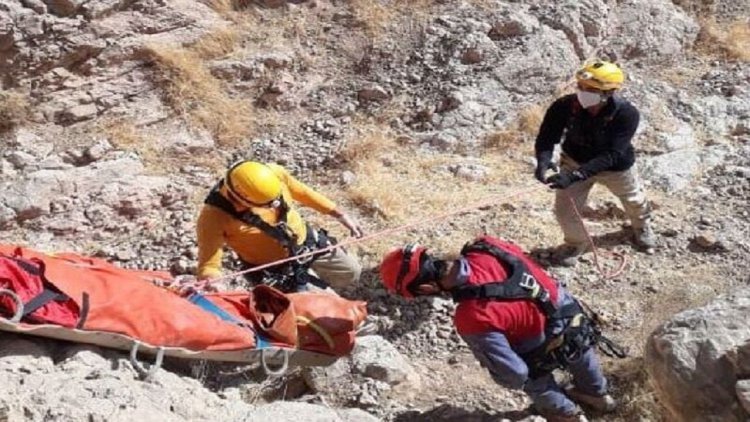 جان باختن مرد میانسال بر اثر سقوط از کوه بوستان باشت