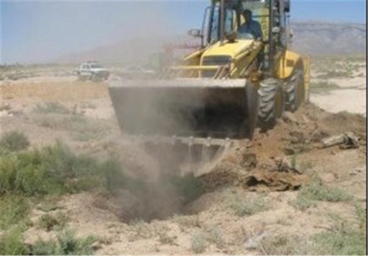 حمله کوکتل مولوتوفی مالکان چاه غیرمجاز به ماموران اداره آب در مرودشت