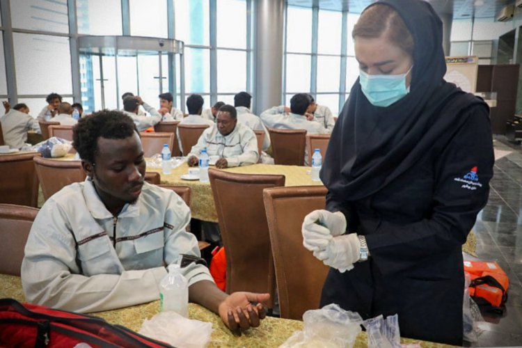 انتقال خدمه کشتی غرق شده اماراتی به عسلویه