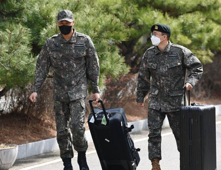حضور بازیکنان کره جنوبی با لباس سربازی در اردو!