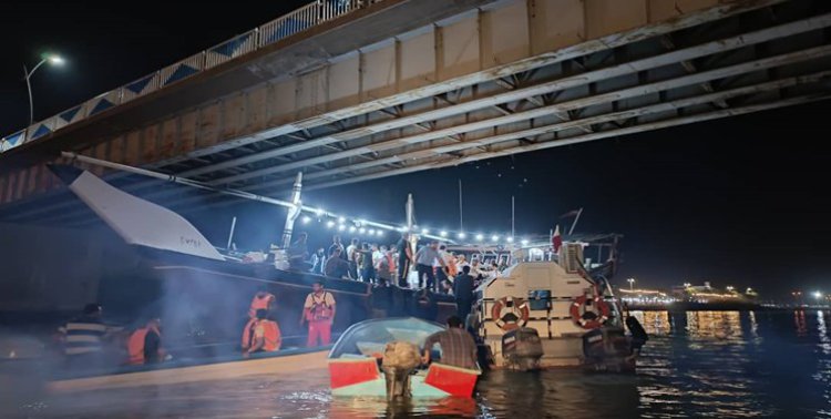 برخورد شناور گردشگری به پل شهید جهان آرا خرمشهر