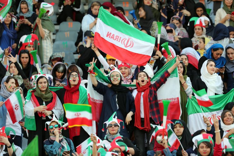 بانوان هم تماشاگر بازی ایران و لبنان شدند