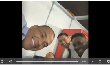 ببینید| شوخی ۴ اسطوره فوتبال جهان با خوابیدن علی دایی در مراسم قرعه کشی!