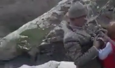 ببینید |عبور خطرناک  اهالی روستاهای سرصحرا و خواجه انور با سیم بکسل!