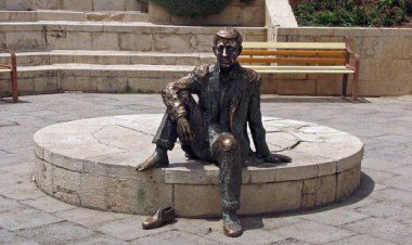 لنگه کفش ۴۰ میلیونی مجسمه تناولی