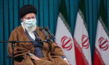 رهبر معظم انقلاب : استغفار در میدان‌های ملی، ما را به توفیقات بزرگ می‌رساند