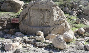 نقش برجسته «ازدواج بهرام شاه» در قفس!