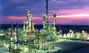 امام جمعه بوشهر: توجه به  پتروشیمی، استراتژیک  است