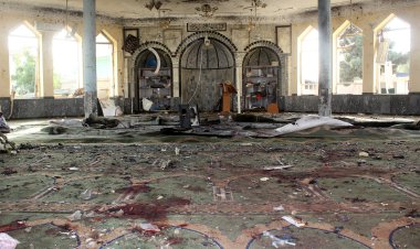 ببینید؛ وقوع انفجار در بزرگترین مسجد کابل