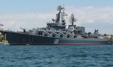 لحظه انهدام رزم ناو روسی مسکوا در دریای سیاه