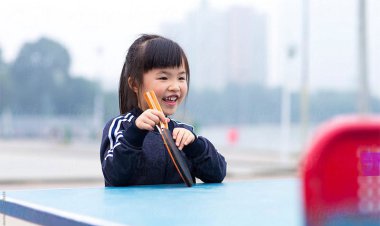 ببینید|مهارت دیدنی یک دختربچه خردسال در پینگ پنگ