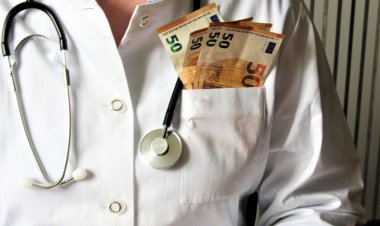 مردم دریافت زیرمیزی پزشکان را به سامانه ۱۹۰ اطلاع دهند