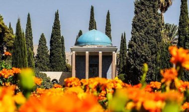 در جوار استاد سخن