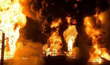 ببینید | آتش‌سوزی در تاسیسات نفتی روسیه