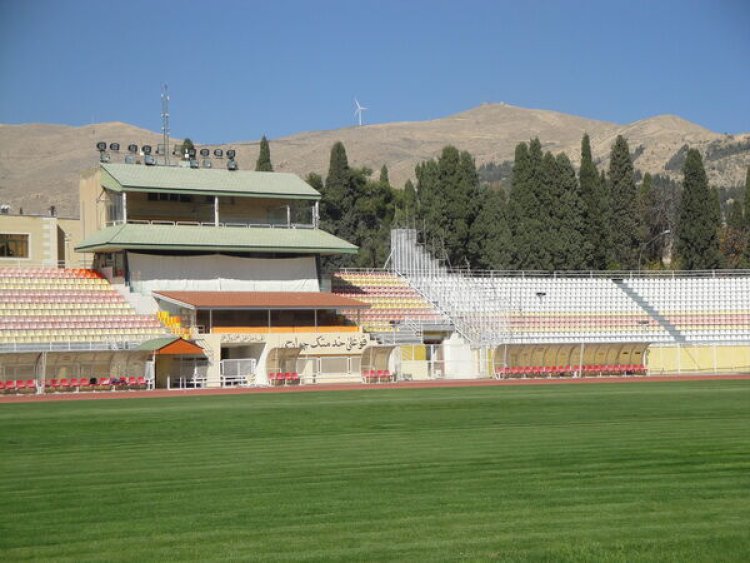 باشگاه فجر سپاسی: ورزشگاه حافظیه را برای میزبانی آماده کنید