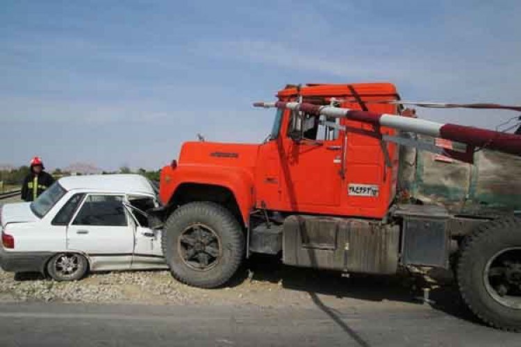 تصادف مرگبار یک تریلی با چند خودرو در جاده سیاخ-شیراز