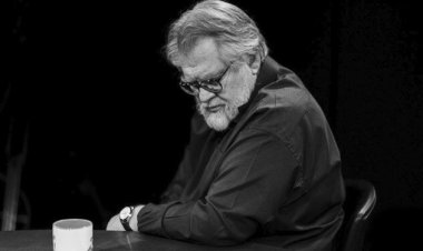 تصویر رئیس‌جمهور در کنار پیکر   طالب‌زاده