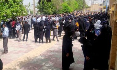 تجمع تعدادی از معلمان در یاسوج