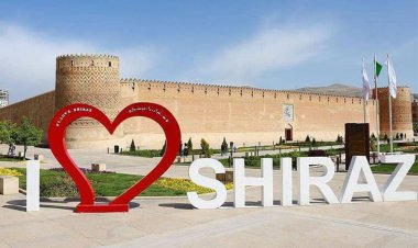 خوشا شیراز و وضع بی مثالش خداوندا نگهدار از زوالش