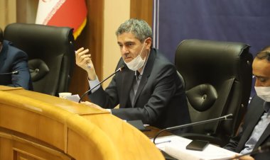 هر اقدامی که منجر به مهاجرت روستاییان به شهرها شود، خیانت است