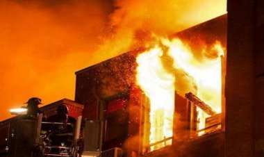 وقتی موقع آتش سوزی هم سلفی گرفتن را ول نمی‌کنند!