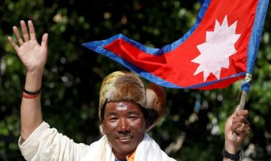 ببینید| مردی که رکورددار صعود به اورست شد