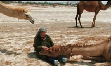 لحظاتی زیبا از متفاوت‌ترین لالایی مادر سالخورده