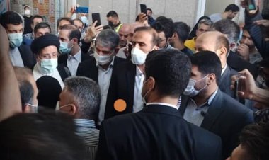 حضور رئیسی در میدان بهمن تهران و گفت‌وگو با مردم