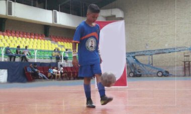 رکورد روپایی ورزشکار هرمزگانی با توپ فوتسال