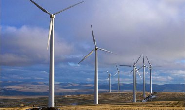 یکی از توربین‌های بادی منجیل شکست