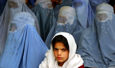 دستور طالبان : مجریان زن صورت‌شان را بپوشانند