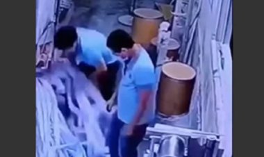 ببینید| لحظه هولناک کشیده شدن کارگر به داخل دستگاه خردکن