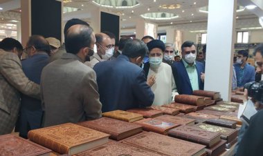 رئیس جمهور سرزده از نمایشگاه کتاب بازدید کرد