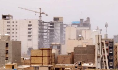 ببینید| نمایی از ریزش ساختمان متروپل در آبادان