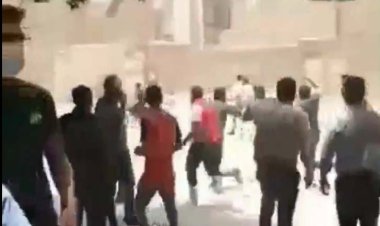فیلم درگیری مردم  و شهردار آبادان در زمان حضور در محل ریزش ساختمان