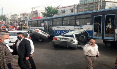 ببینید| اولین تصاویر از له شدن چند پراید در برخورد با اتوبوس در کرج