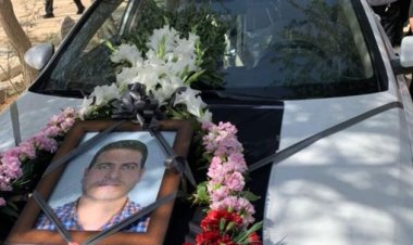 ببینید| تشییع 2 تن از جانباختگان حادثه‌ «متروپل» آبادان
