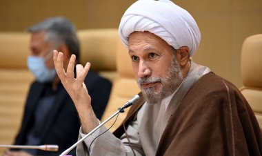 انتقاد تند امام جمعه شیراز از حامیان برجام: آیا حق و باطل با هم صلح می‌کنند؟