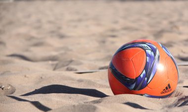 آغاز رقابت‌های فوتبال ساحلی کشور در گناوه