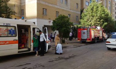 محبوس شدن ۱۰ نفر در آسانسور مجتمع مسکونی شیراز