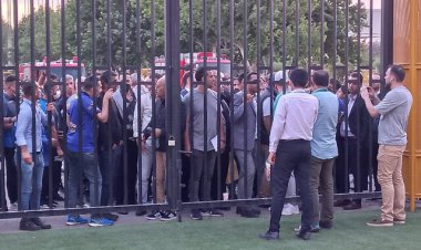 پیشکسوتان استقلال پشت در ماندند!