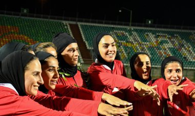 خاتون بم قهرمان لیگ برتر فوتبال زنان شد