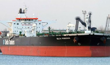 انتشار تصاویر توقیف نفتکش متخلف یونانی در خلیج فارس برای نخستین بار