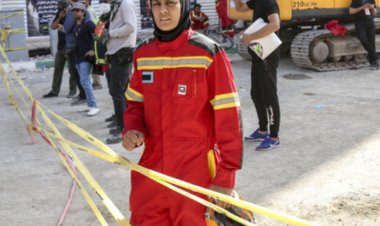 حضور شهربانو منصوریان با لباس آتش‌نشانی در آبادان