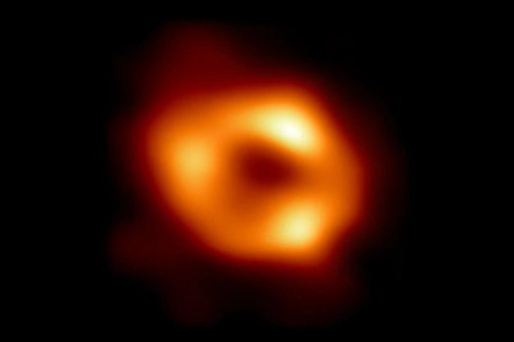 نخستین تصویر مستقیم از سیاهچاله عظیم مرکز کهکشان ما منتشر شد