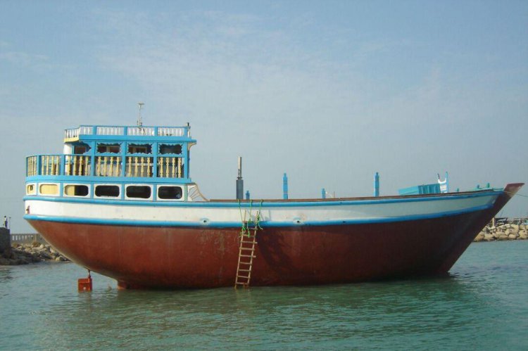 نجات دو لنج حادثه دیده در جزیره قشم