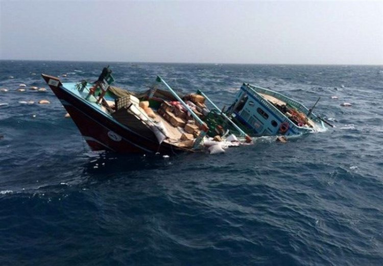 لنج عمانی توسط نیروی دریایی نجات یافت